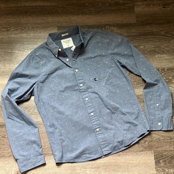 Abercrombie & Fitch - Picture 13 of 16